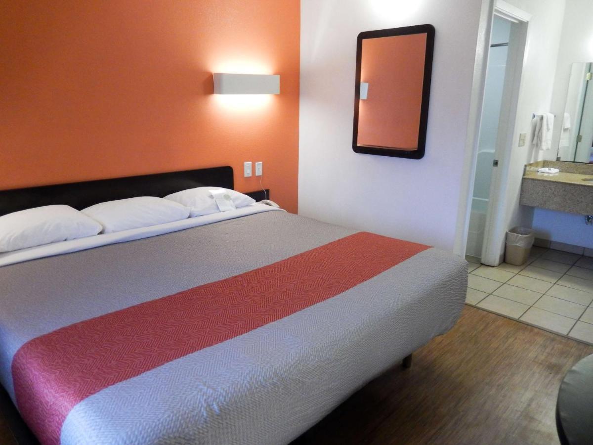Motel 6-Clute, Tx Luaran gambar
