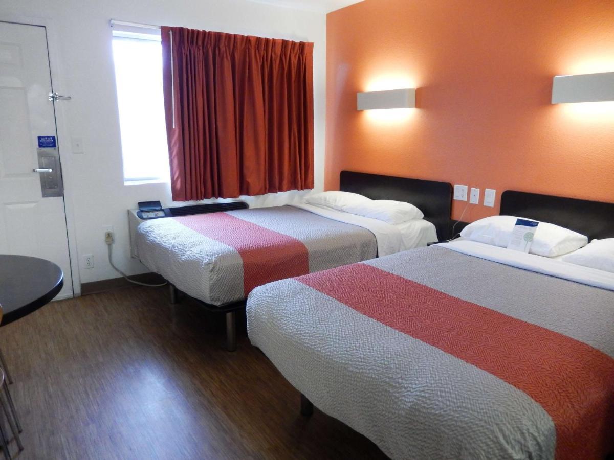 Motel 6-Clute, Tx Luaran gambar