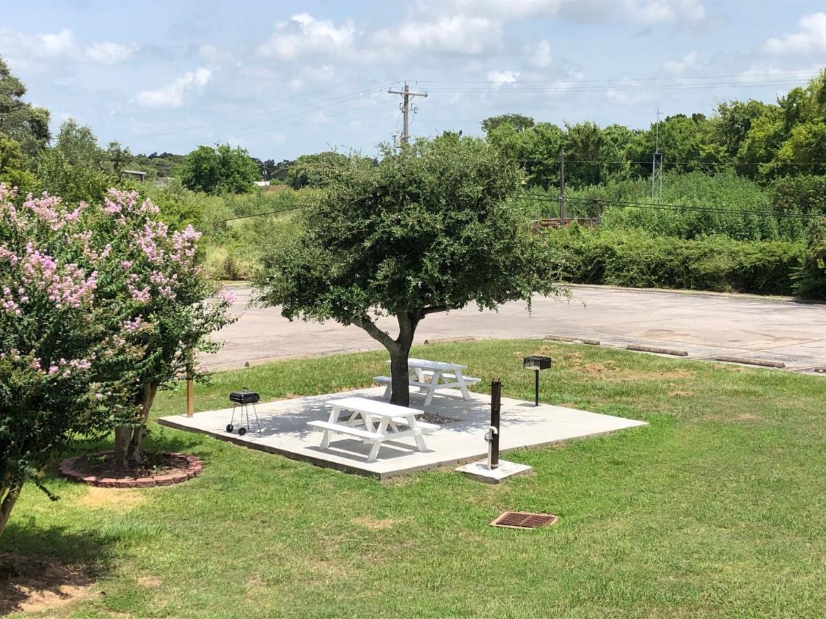 Motel 6-Clute, Tx Luaran gambar