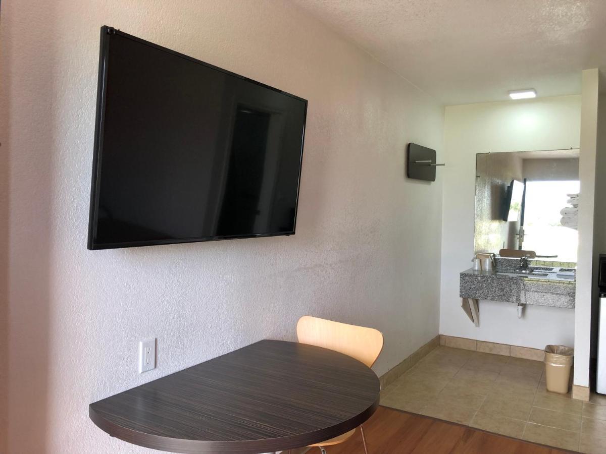 Motel 6-Clute, Tx Luaran gambar